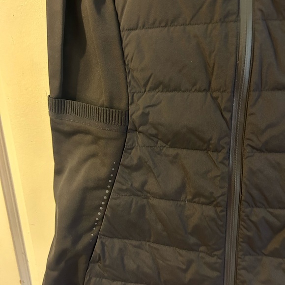 NWT - Lululemon Athletica Black Puffer Vest - Picture 6 of 7